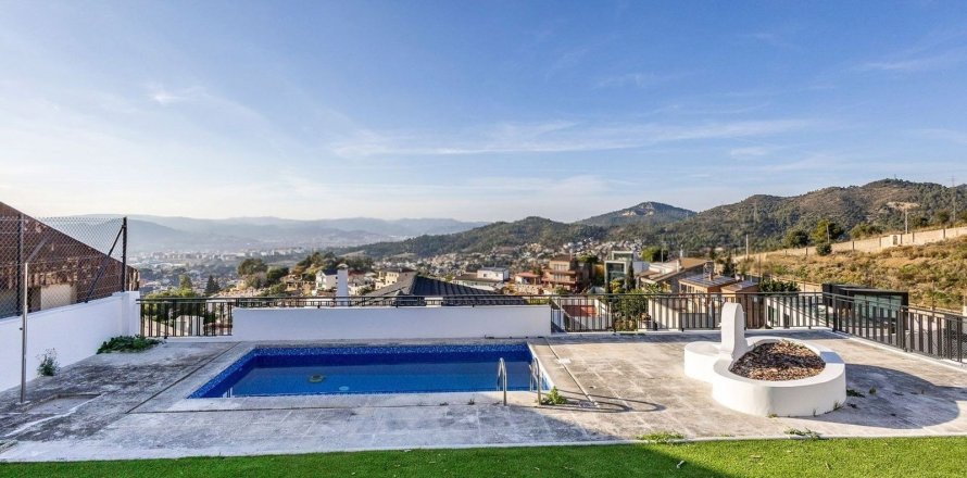 Сasa de 7 dormitorios en venta en Esplugues de Llobregat, Barcelona, Cataluña, Spain № 8142