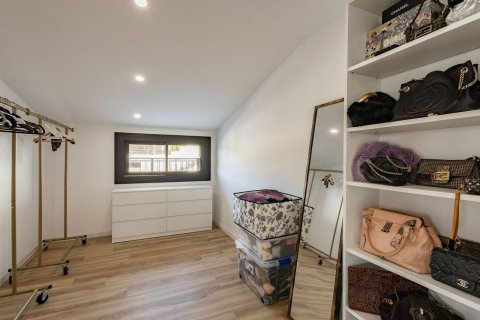 Сasa de 7 dormitorios en venta en Esplugues de Llobregat, Barcelona, Cataluña, Spain № 8142 - foto 23