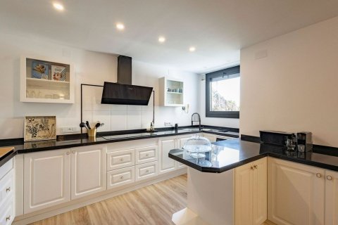 Сasa de 7 dormitorios en venta en Esplugues de Llobregat, Barcelona, Cataluña, Spain № 8142 - foto 5