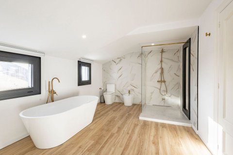 Сasa de 7 dormitorios en venta en Esplugues de Llobregat, Barcelona, Cataluña, Spain № 8142 - foto 8