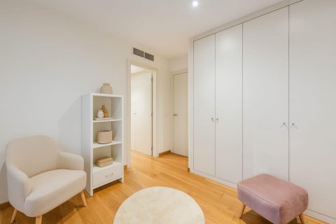 Сasa de 5 dormitorios en venta en Esplugues de Llobregat, Barcelona, Cataluña, Spain № 8143 - foto 29