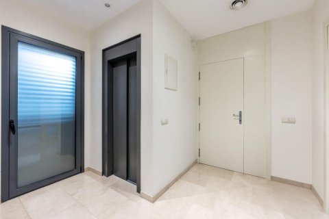 Сasa de 5 dormitorios en venta en Esplugues de Llobregat, Barcelona, Cataluña, Spain № 8143 - foto 12