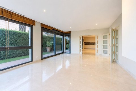 Сasa de 5 dormitorios en venta en Esplugues de Llobregat, Barcelona, Cataluña, Spain № 8143 - foto 4