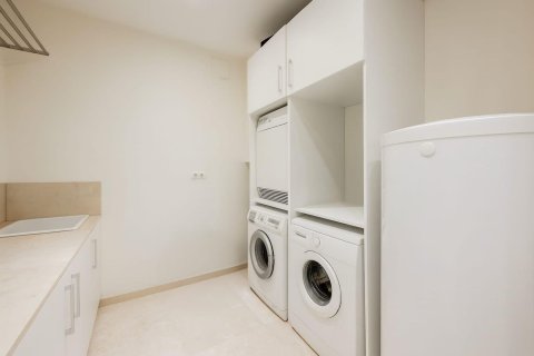 Сasa de 5 dormitorios en venta en Esplugues de Llobregat, Barcelona, Cataluña, Spain № 8143 - foto 17
