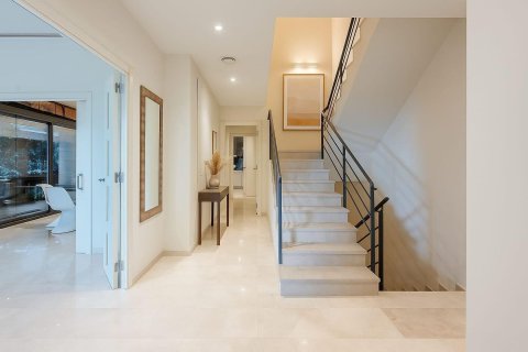 Сasa de 5 dormitorios en venta en Esplugues de Llobregat, Barcelona, Cataluña, Spain № 8143 - foto 11