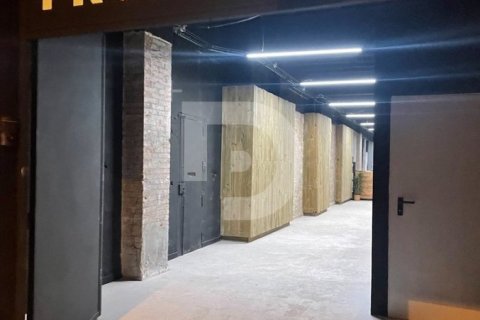 Propiedad comercial de 711 m² en venta en L'Eixample, Barcelona, Cataluña, Spain № 5196 - foto 9