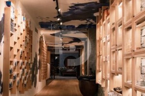 Tienda al por menor de 150 m² en venta en Barcelona, Cataluña, Spain № 5201 - foto 3