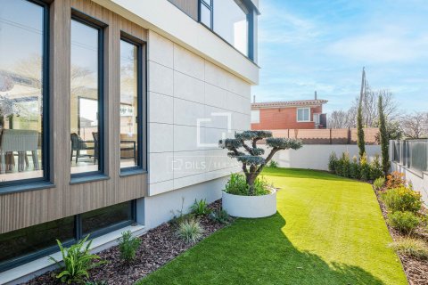 Villa de 6 dormitorios en venta en Sant Cugat del Vallès, Barcelona, Cataluña, Spain № 4330 - foto 4