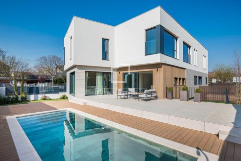 Villa de 6 dormitorios en venta en Sant Cugat del Vallès, Barcelona, Cataluña, Spain № 4330