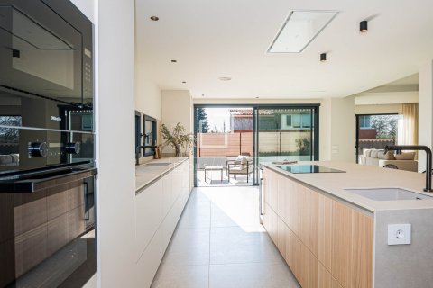 Villa de 6 dormitorios en venta en Sant Cugat del Vallès, Barcelona, Cataluña, Spain № 4330 - foto 14