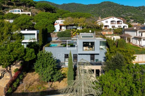 Villa de 4 dormitorios en venta en Premia De Dalt, Barcelona, Cataluña, Spain № 4329