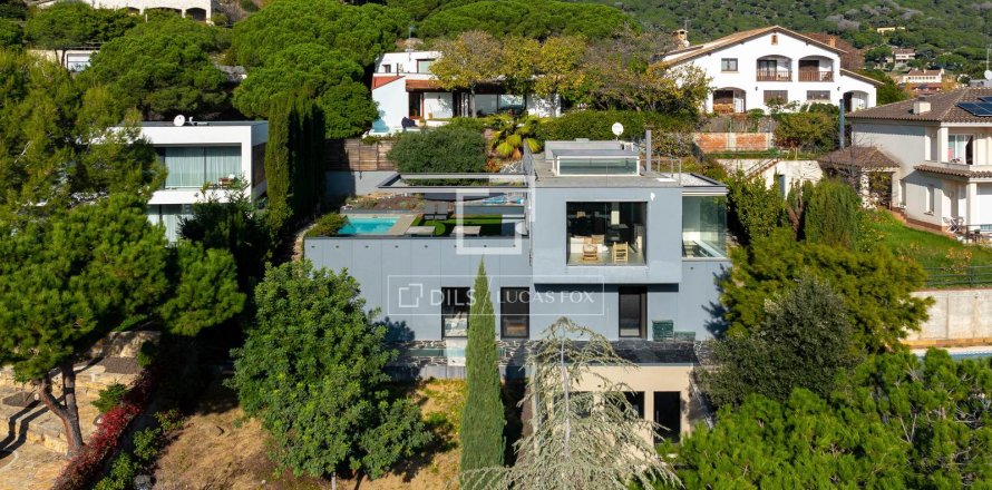 Villa de 4 dormitorios en venta en Premia De Dalt, Barcelona, Cataluña, Spain № 4329