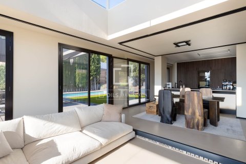 Villa de 4 dormitorios en venta en Premia De Dalt, Barcelona, Cataluña, Spain № 4329 - foto 7