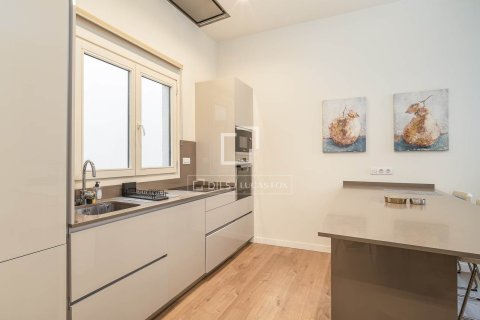 Apartamento de 4 dormitorios en venta en Barcelona, Cataluña, Spain № 6398 - foto 10