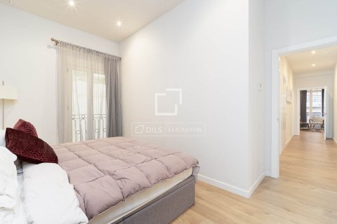 Apartamento de 4 dormitorios en venta en Barcelona, Cataluña, Spain № 6398 - foto 15