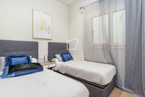 Apartamento de 4 dormitorios en venta en Barcelona, Cataluña, Spain № 6398 - foto 26