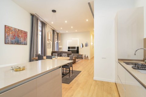 Apartamento de 4 dormitorios en venta en Barcelona, Cataluña, Spain № 6398 - foto 8