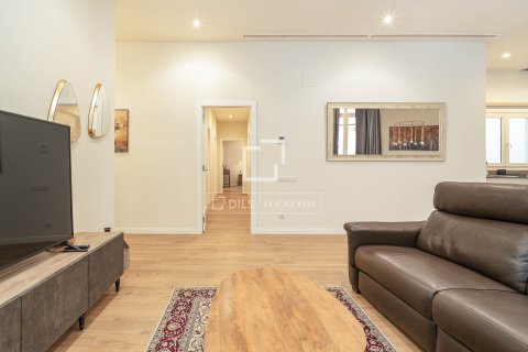 Apartamento de 4 dormitorios en venta en Barcelona, Cataluña, Spain № 6398 - foto 4