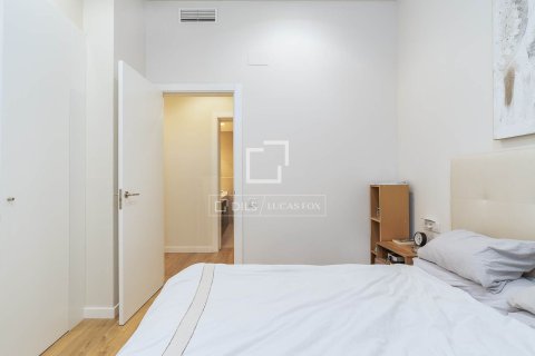 Apartamento de 4 dormitorios en venta en Barcelona, Cataluña, Spain № 6398 - foto 25