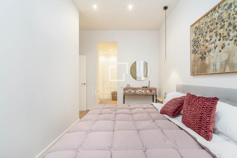 Apartamento de 4 dormitorios en venta en Barcelona, Cataluña, Spain № 6398 - foto 17