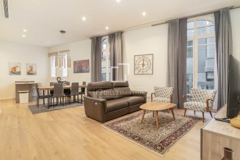 Apartamento de 4 dormitorios en venta en Barcelona, Cataluña, Spain № 6398