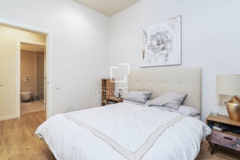 Apartamento de 4 dormitorios en venta en Barcelona, Cataluña, Spain № 6398 - foto 24