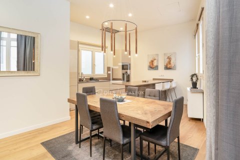 Apartamento de 4 dormitorios en venta en Barcelona, Cataluña, Spain № 6398 - foto 7