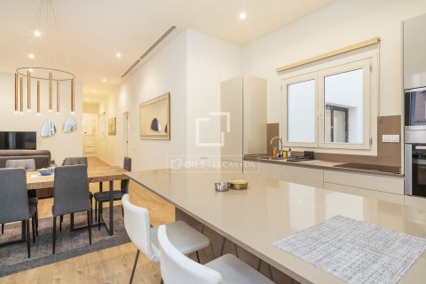 Apartamento de 4 dormitorios en venta en Barcelona, Cataluña, Spain № 6398 - foto 11