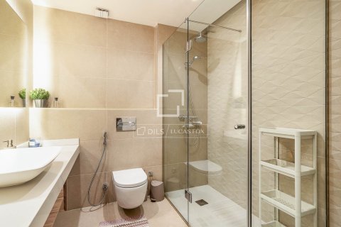 Apartamento de 4 dormitorios en venta en Barcelona, Cataluña, Spain № 6398 - foto 20