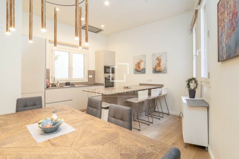 Apartamento de 4 dormitorios en venta en Barcelona, Cataluña, Spain № 6398 - foto 13