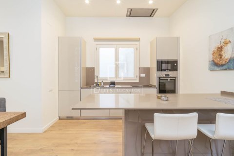 Apartamento de 4 dormitorios en venta en Barcelona, Cataluña, Spain № 6398 - foto 12