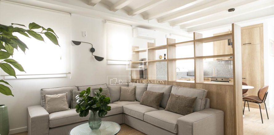Apartamento de 2 dormitorios en venta en Barcelona, Cataluña, Spain № 6400