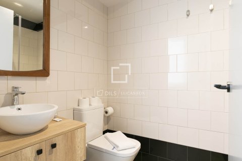 Apartamento de 2 dormitorios en venta en Barcelona, Cataluña, Spain № 6400 - foto 2
