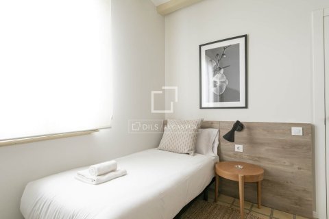 Apartamento de 3 dormitorios en venta en Barcelona, Cataluña, Spain № 6401 - foto 29