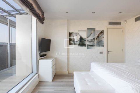Ático de 3 dormitorios en venta en Barcelona, Cataluña, Spain № 3936 - foto 16
