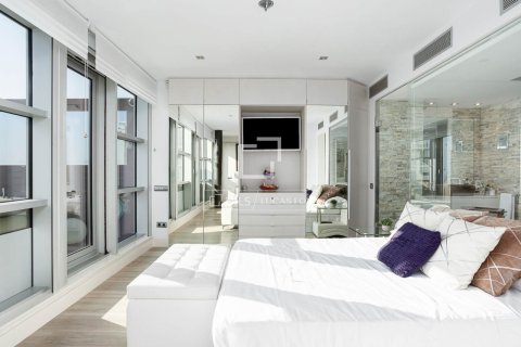 Ático de 3 dormitorios en venta en Barcelona, Cataluña, Spain № 3936 - foto 29