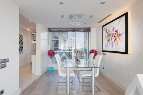 Ático de 3 dormitorios en venta en Barcelona, Cataluña, Spain № 3936 - foto 8