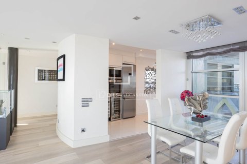 Ático de 3 dormitorios en venta en Barcelona, Cataluña, Spain № 3936 - foto 10