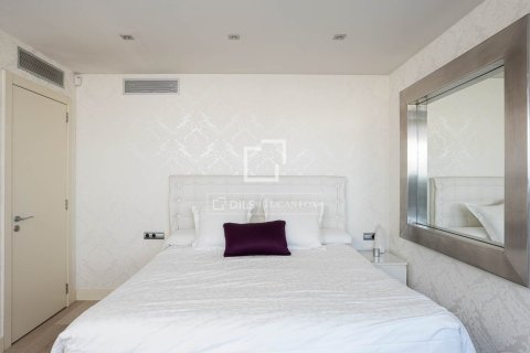 Ático de 3 dormitorios en venta en Barcelona, Cataluña, Spain № 3936 - foto 17