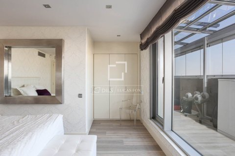 Ático de 3 dormitorios en venta en Barcelona, Cataluña, Spain № 3936 - foto 18