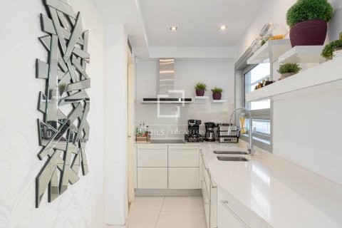 Ático de 3 dormitorios en venta en Barcelona, Cataluña, Spain № 3936 - foto 13