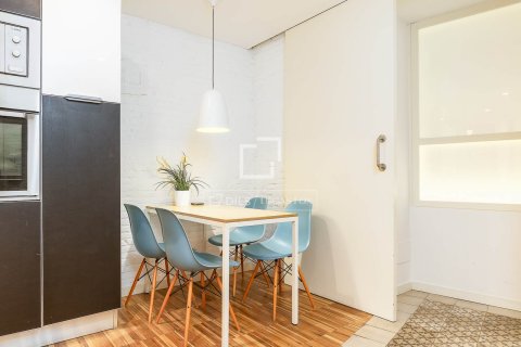 Apartamento de 2 dormitorios en venta en Barcelona, Cataluña, Spain № 3940 - foto 4