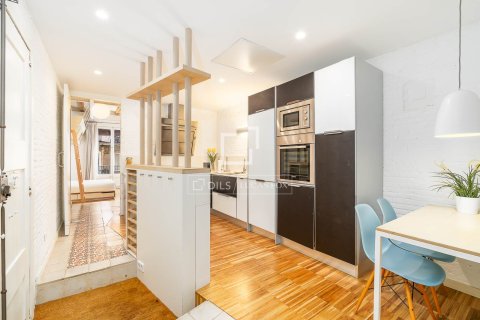 Apartamento de 2 dormitorios en venta en Barcelona, Cataluña, Spain № 3940 - foto 3