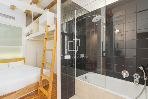 Apartamento de 2 dormitorios en venta en Barcelona, Cataluña, Spain № 3940 - foto 22