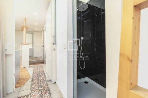 Apartamento de 2 dormitorios en venta en Barcelona, Cataluña, Spain № 3940 - foto 16