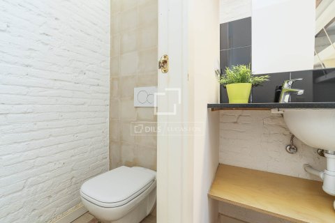Apartamento de 2 dormitorios en venta en Barcelona, Cataluña, Spain № 3940 - foto 15