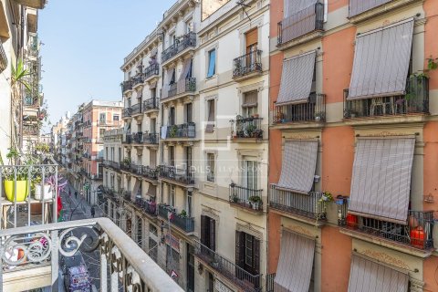 Apartamento de 2 dormitorios en venta en Barcelona, Cataluña, Spain № 3940 - foto 11