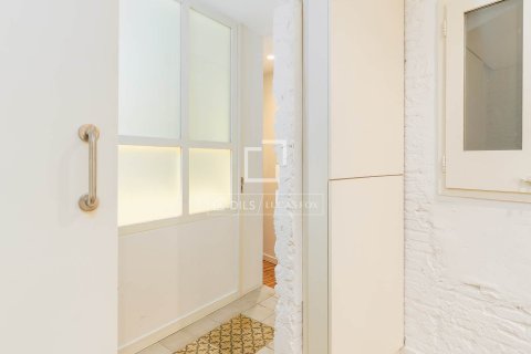 Apartamento de 2 dormitorios en venta en Barcelona, Cataluña, Spain № 3940 - foto 17