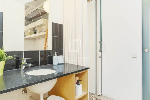 Apartamento de 2 dormitorios en venta en Barcelona, Cataluña, Spain № 3940 - foto 14