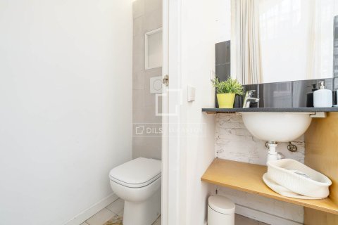 Apartamento de 2 dormitorios en venta en Barcelona, Cataluña, Spain № 3940 - foto 30